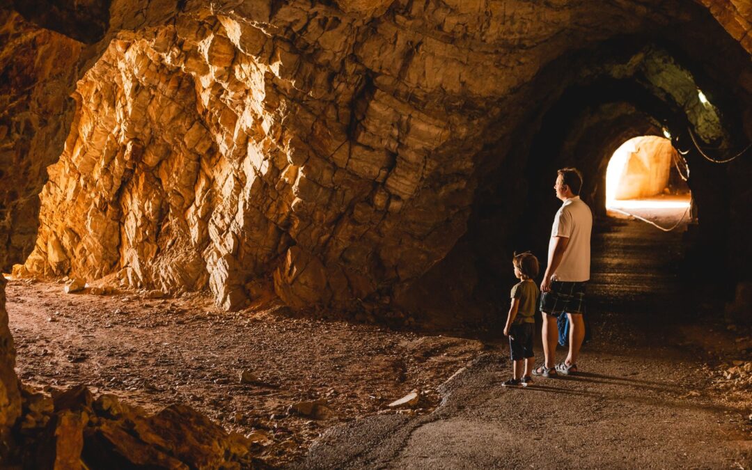 Groty, skały i podziemia – geologiczne atrakcje regionu